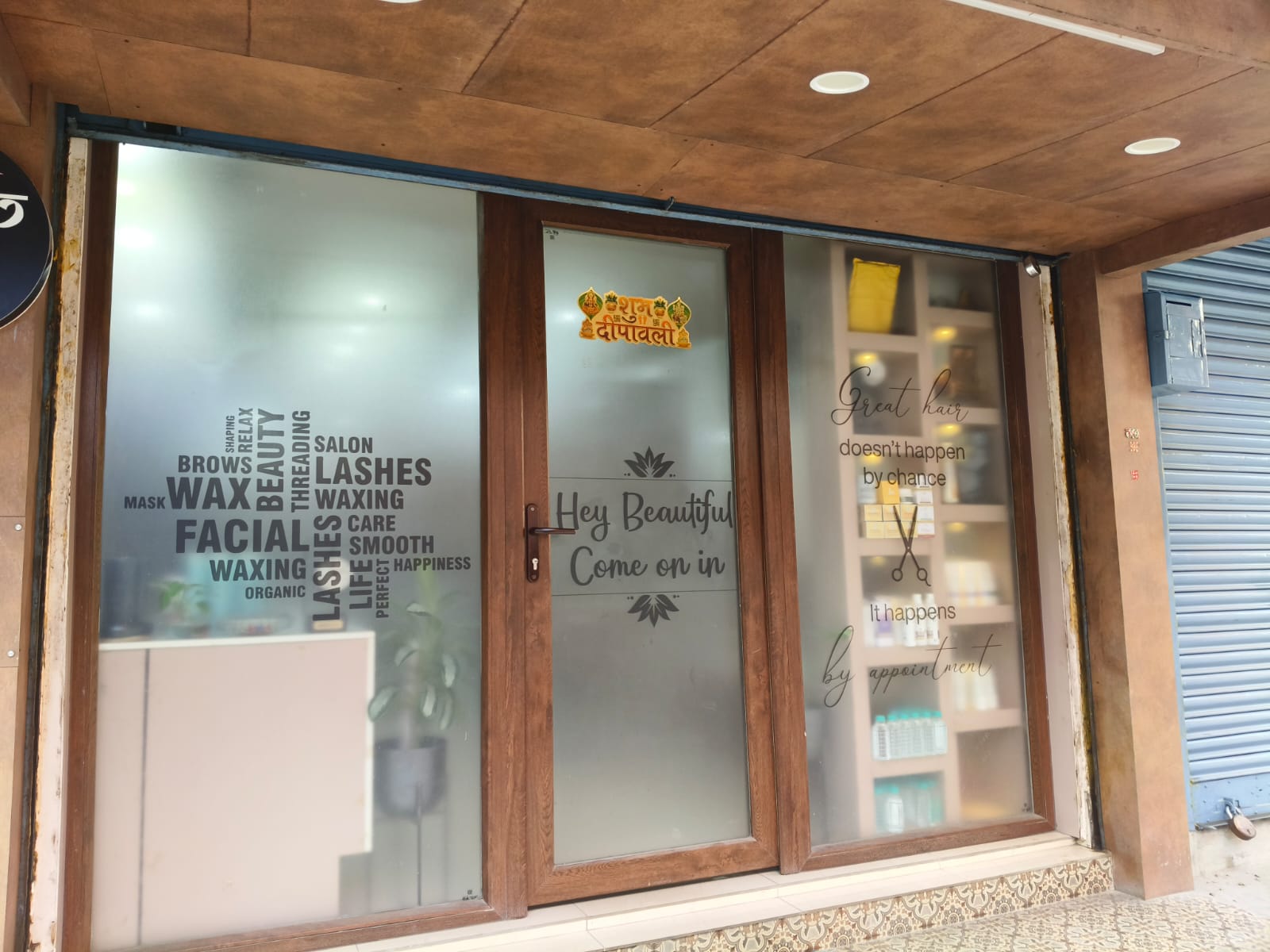 Khoobsurat parlour entrance